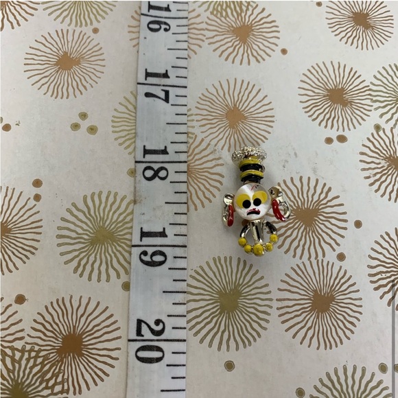 Vintage voodoo enamel mother of pearl gold tone pin brooch - Picture 5 of 5